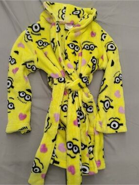 Universal Yellow Minions Plush Kids Robe with Pink Hearts Girls Size 6/6X